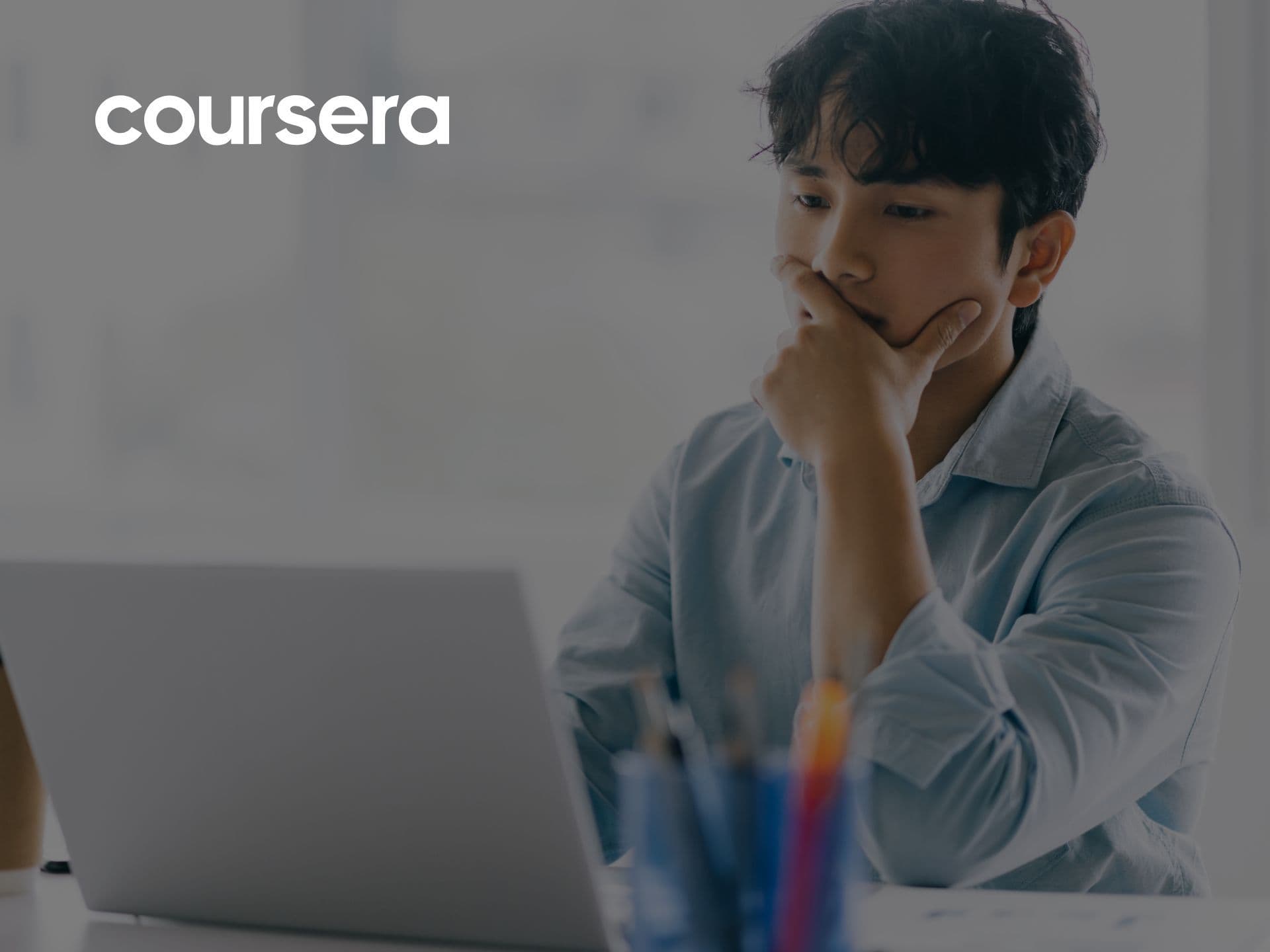 Historia de éxito del cliente de Coursera que muestra el crecimiento del tráfico